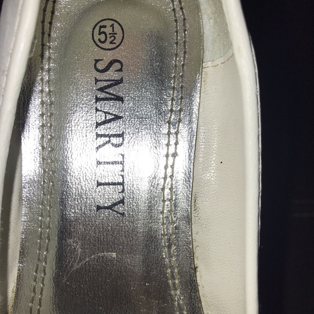 WHITE FLATS - Picture 6 of 7